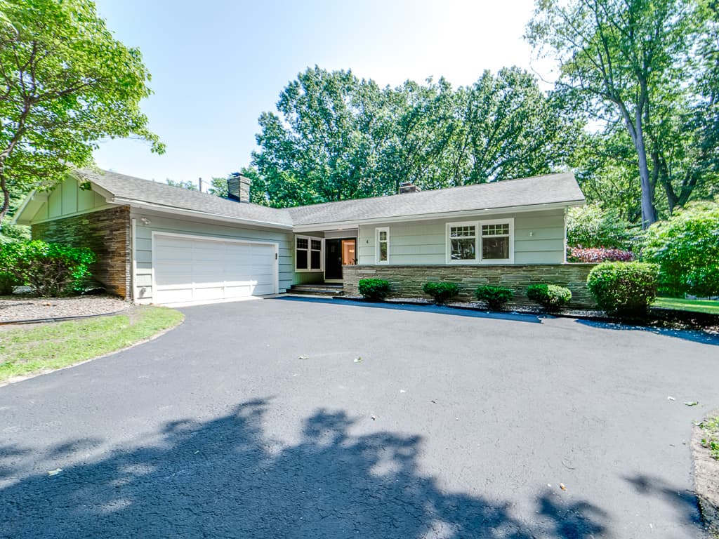 4 Tuxford Road, Pittsford