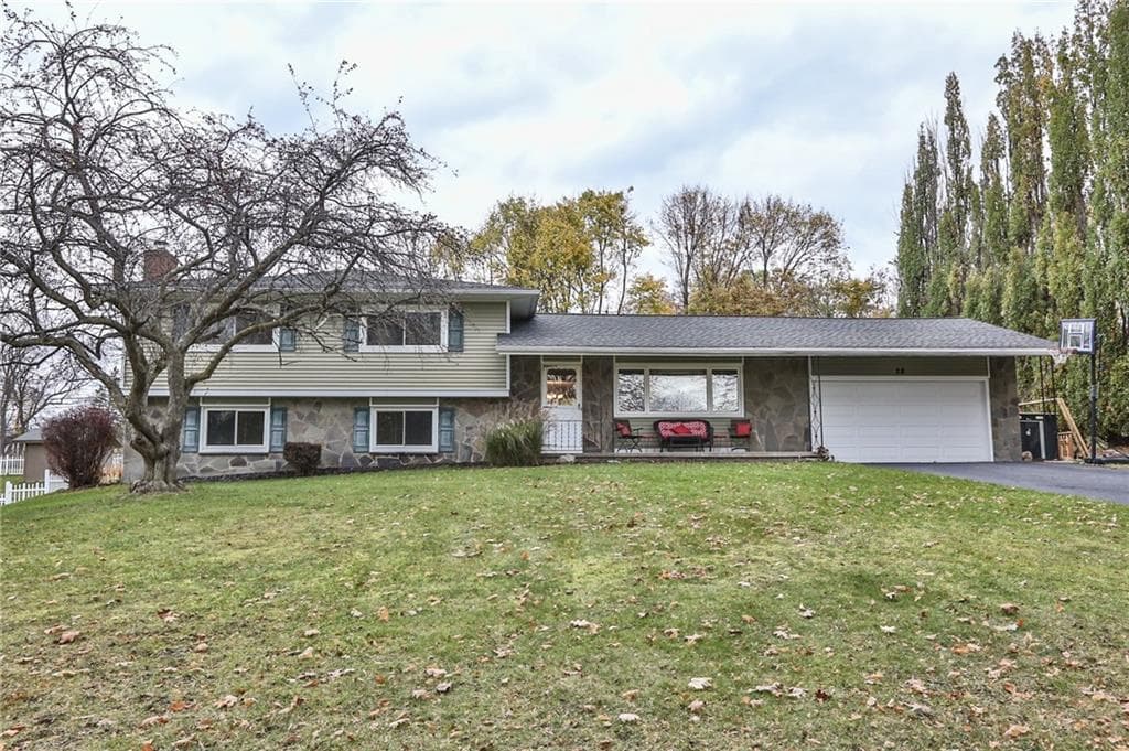 28 Van Cortland Drive, Pittsford