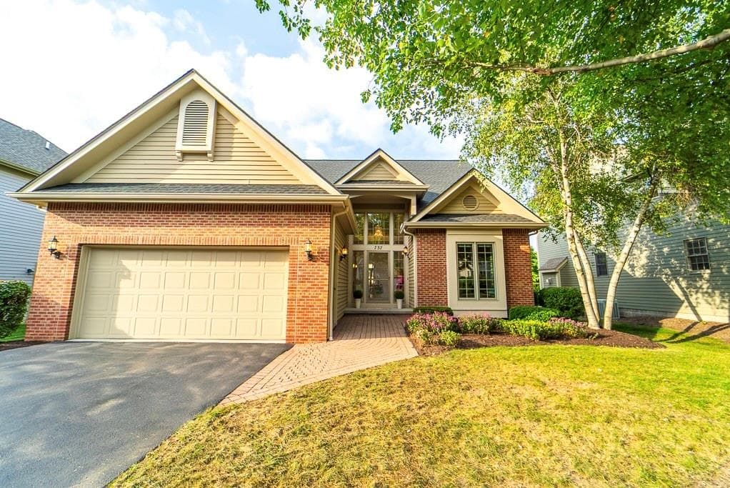 737 Admiralty Way, Webster