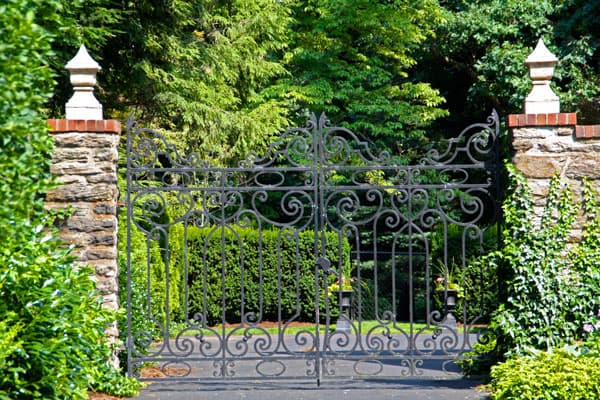 Houston Barnard neighborhood, Brighton, NY – Grand gate welcomes visitors