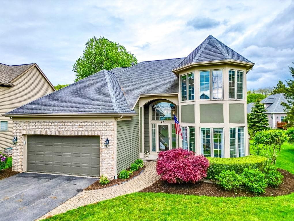721 Mariner Circle, Webster