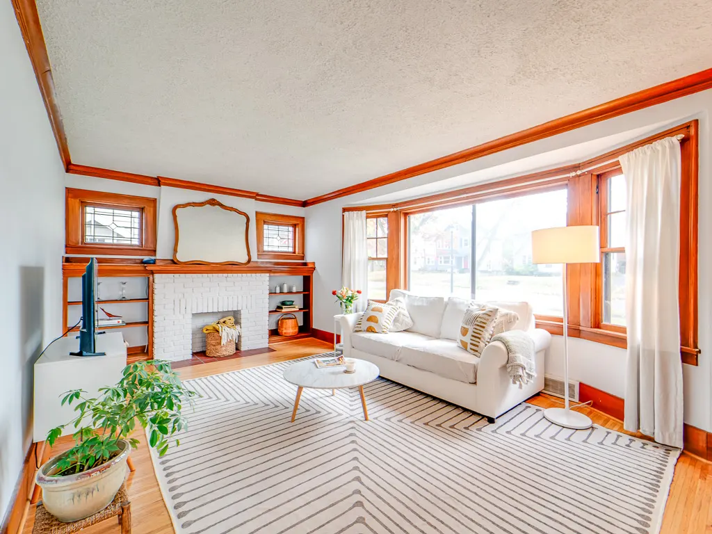 130 Elm Drive, photo 2