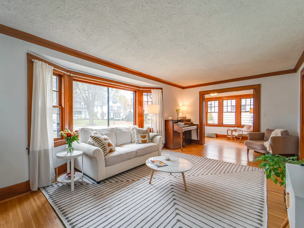 130 Elm Drive, photo 3
