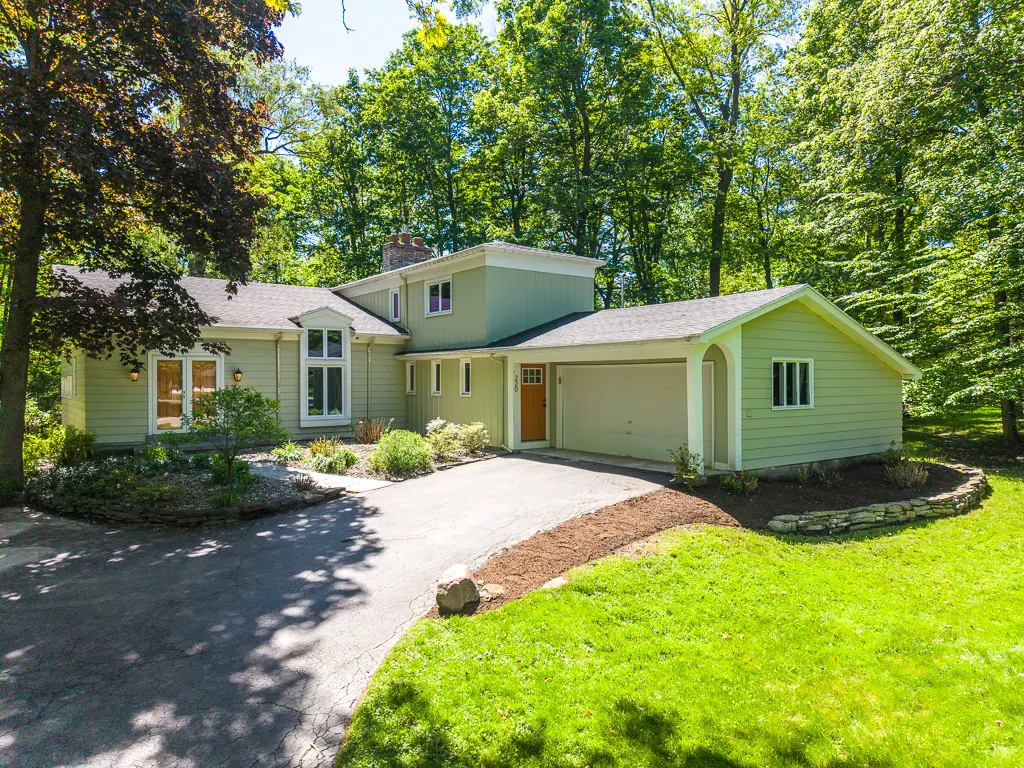 220 Hibiscus Drive, Brighton
