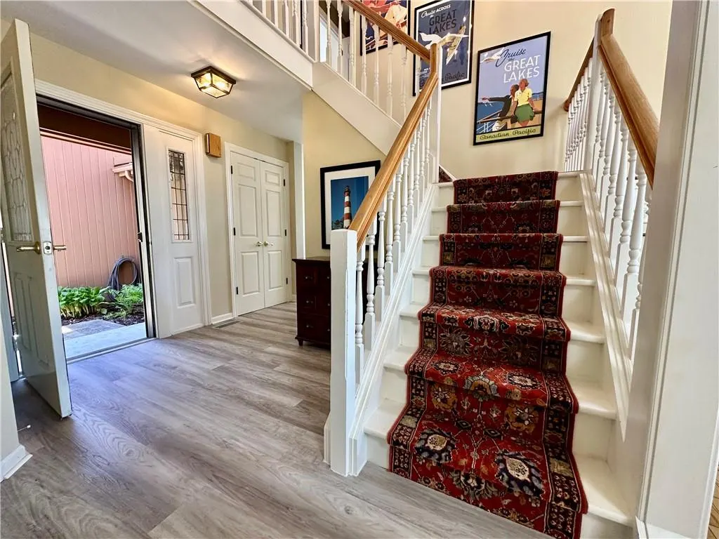 742 Mariner Circle, photo 3
